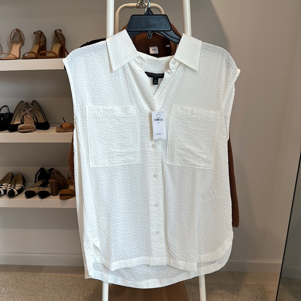 NWT Banana Republic Factory Sleeveless Blouse in Size XS